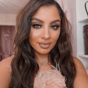 Meet your Posher, Thania